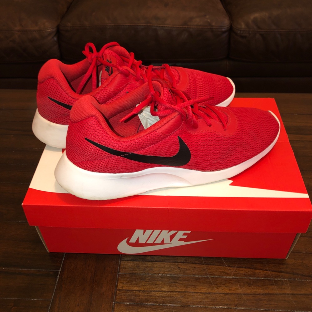 Nike Tanjun running sneaker